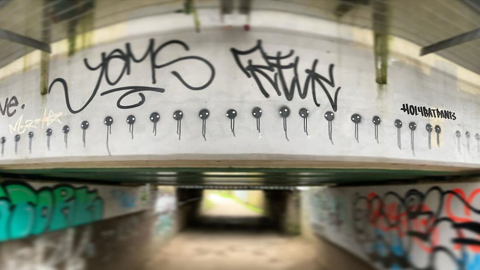 holybatpants painting on coppermill lane near walthamstow marshes